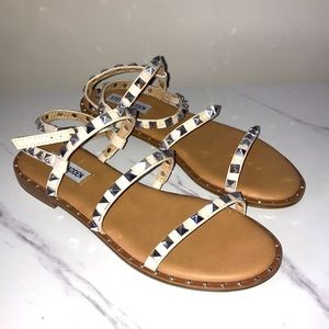 NEW Steve Madden travel flat sandal studded bone.   D4